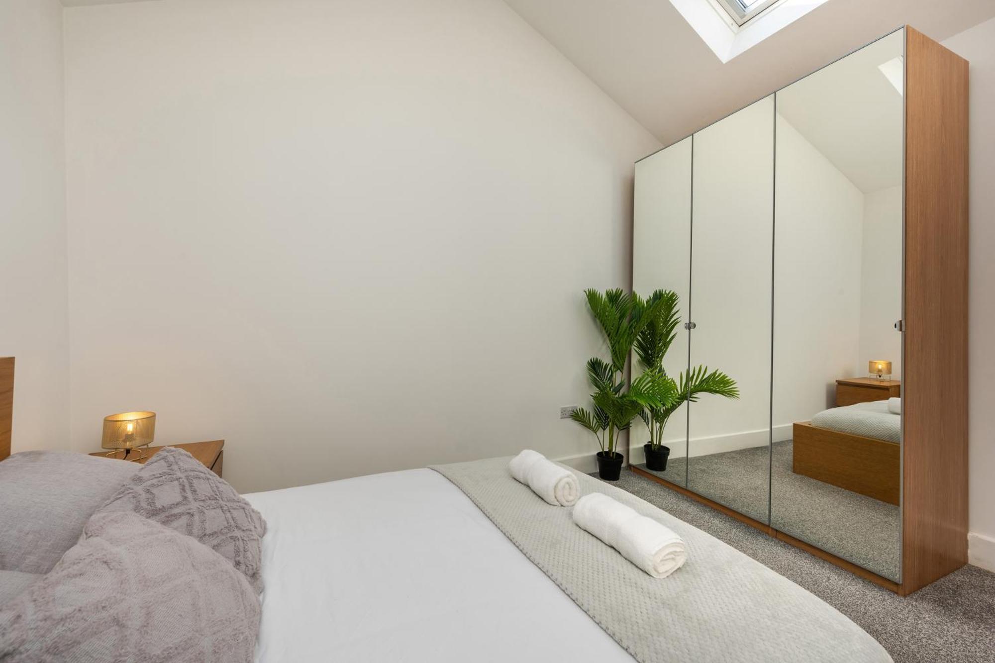 Stylish Two Bedroom Apartment By Central London With Garden Εξωτερικό φωτογραφία